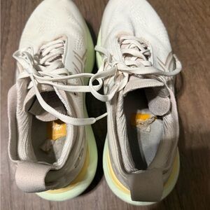 Women's Athletic Running Shoes in Beige with Pale Yellow and Light Green Accents